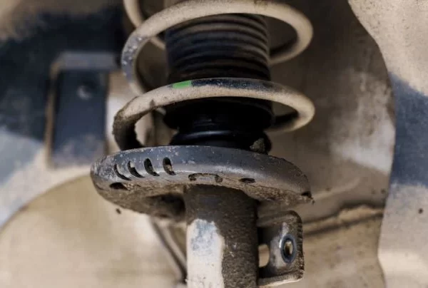 نشتی روغن از کمک فنر